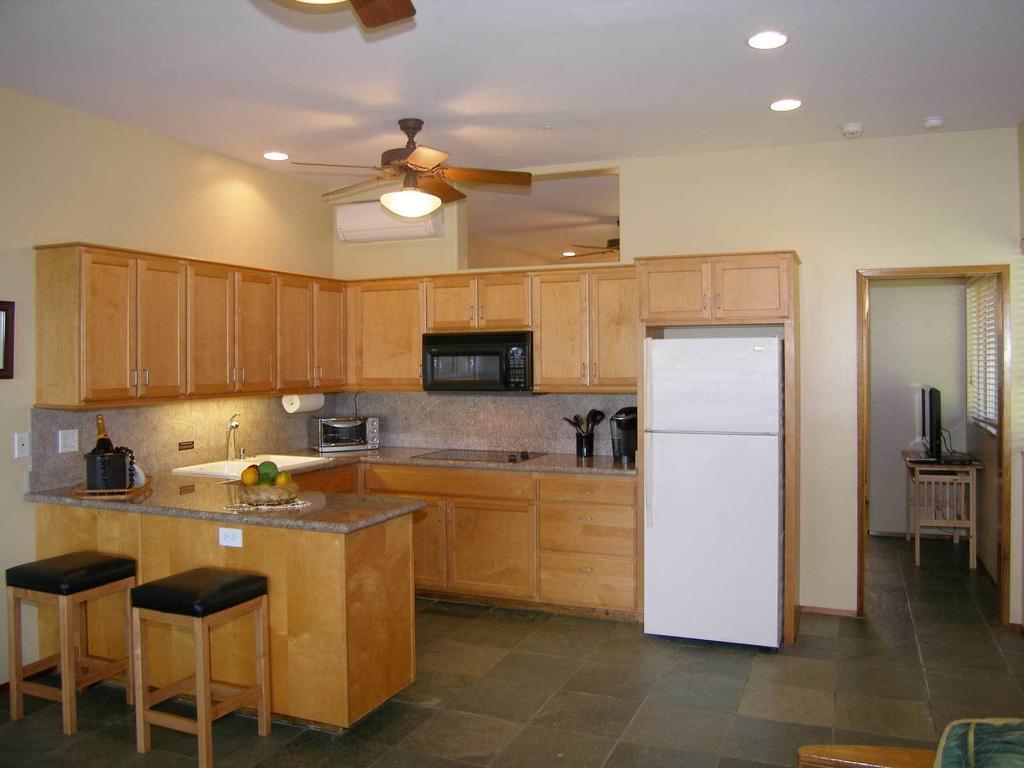Aloha Aku Inn & Suites Kihei Szoba fotó